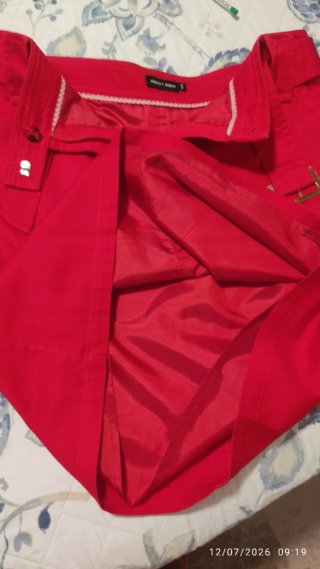Falda vaquera roja con cinturón