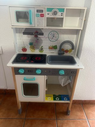 Cocinita de juguete con accesorios