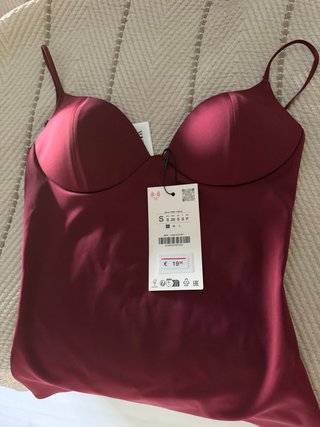 Top Zara efecto corsé, Nuevo, color vino Talla S