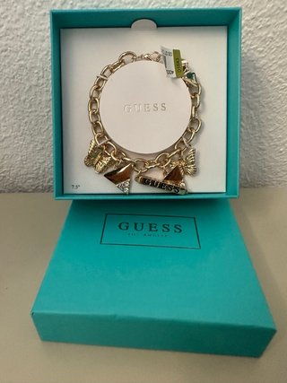 Pulsera Guess Dorada con Dijes