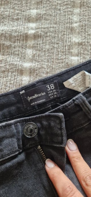 Calças Stradivarius pretas com brilhos tam. 38