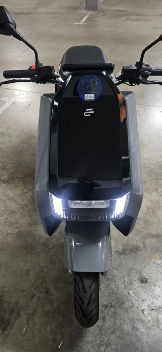 Moto Eléctrica Ecooter E5 Gris/Negra