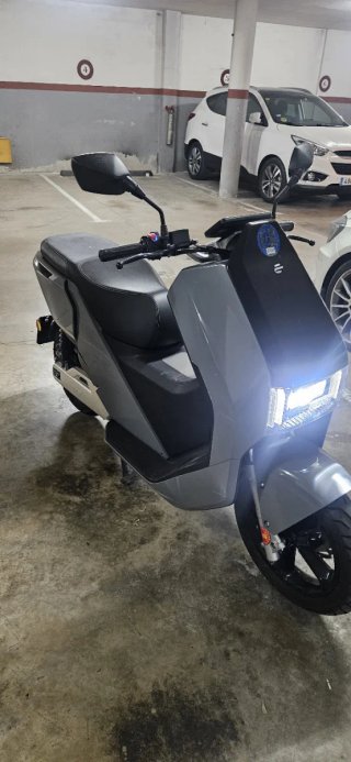 Moto Eléctrica Ecooter E5 Gris/Negra