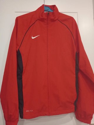 Chaqueta Nike Dri-Fit Roja y Negra
