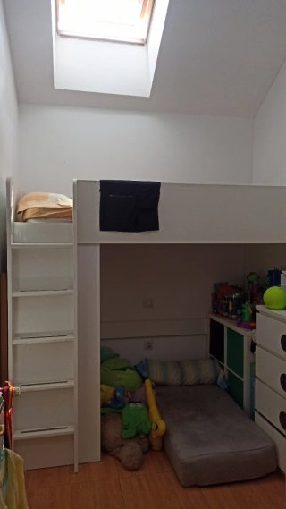 Cama alta infantil IKEA con escritorio