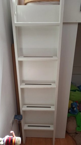 Cama alta infantil IKEA con escritorio