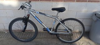 Bicicleta de montaña OGECE plateada