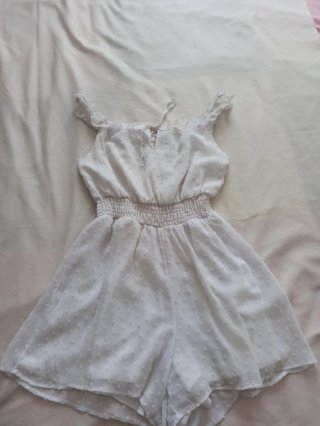 Mono blanco con top fruncido