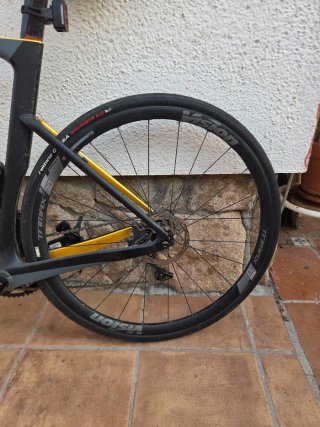 Bicicleta de carbono aero.