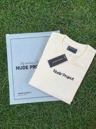 T-shirt Nude Project