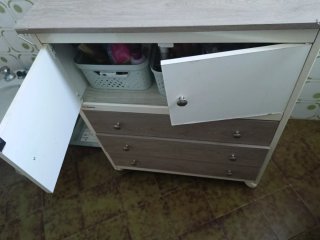 Mueble de baño blanco y madera