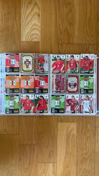 Álbum Adrenalyn XL Mundial FIFA 2026 al 80%.