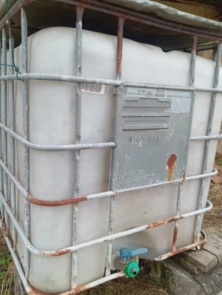 Depósito 1000L con jaula protectora