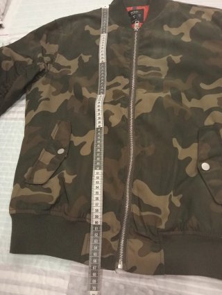 Chaqueta Bomber Camuflaje Bershka Talla M