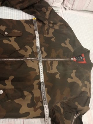 Chaqueta Bomber Camuflaje Bershka Talla M