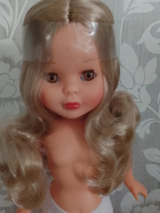 Preciosa Muñeca Nancy Rubia