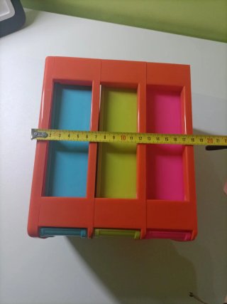 Piccola cassettiera in plastica