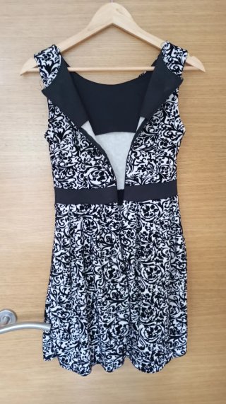 Vestido corto sin mangas estampado