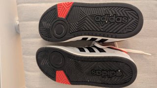 Zapatillas Adidas Blancas y Rojas