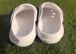 Zuecos Sanitarios Blancos T.38/39