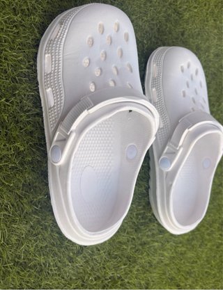 Zuecos Sanitarios Blancos T.38/39