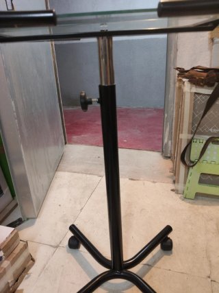 Mesita auxiliar cristal y metal