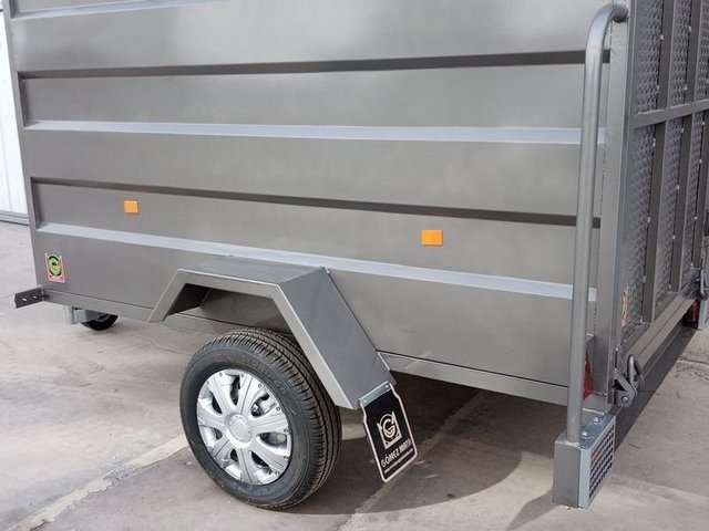 NUEVOS: Tapacubos para ruedas de remolques 13"
