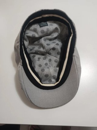 Gorra tipo boina Plana Gris y Multicolor