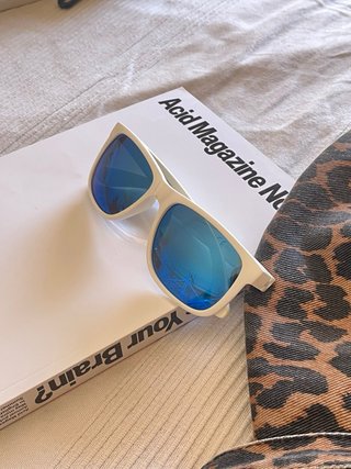 Gafas de sol blancas efecto espejo