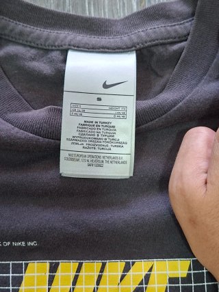 Camiseta Nike gris