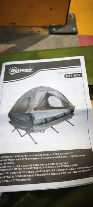 Tienda de campaña con cama elevada