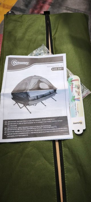 Tienda de campaña con cama elevada