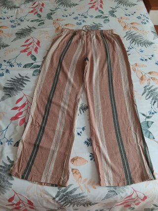 Pantalones de rayas rosas y verdes
