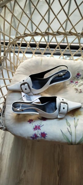 Zapatos destalonados Mango blancos
