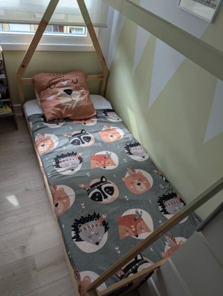 Cama infantil baja de madera