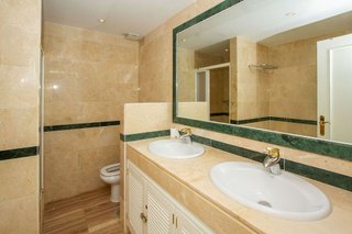 Piso en venta en Elviria en Marbella