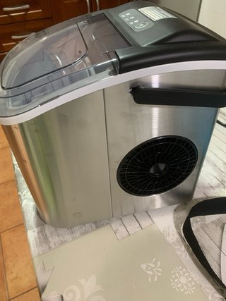 Máquina de hielo portátil lo puedes ver en Amazon