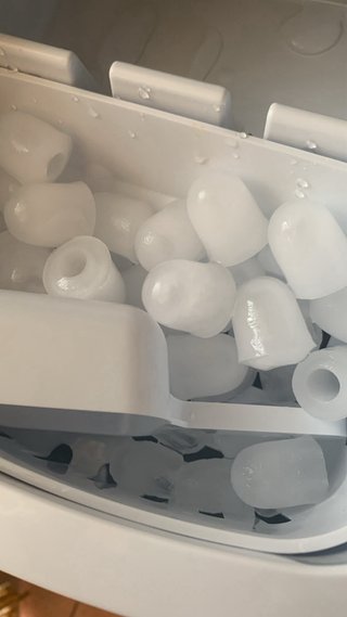 Máquina de hielo portátil lo puedes ver en Amazon
