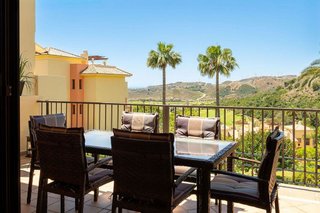 Piso en venta en Los Arqueros-Puerto del Almendro en Benahavís