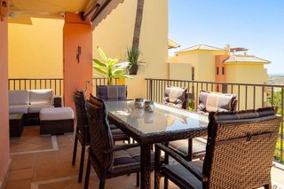 Piso en venta en Los Arqueros-Puerto del Almendro en Benahavís