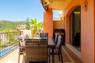 Piso en venta en Los Arqueros-Puerto del Almendro en Benahavís