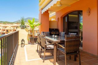 Piso en venta en Los Arqueros-Puerto del Almendro en Benahavís