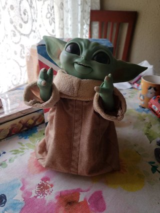 Muñeco Bebé Yoda con cuenco