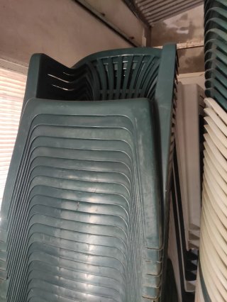 Mesa de plástico blanca10€ Sillas 5€