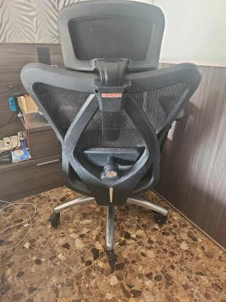 Silla de oficina ergonómica negra
