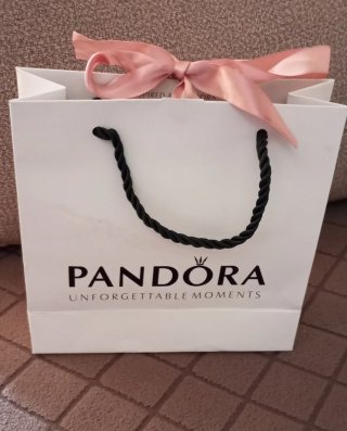 Bolsa y caja Pandora