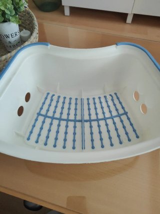 Escalón Ikea Blanco con Puntos Azules