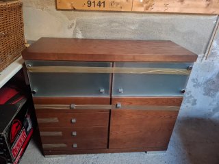 Mueble bar cajonero madera y cristal