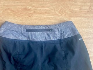 Pantalón corto running Nike negro y gris