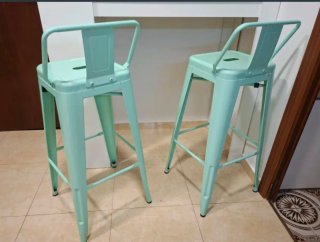 Mesa alta auxiliar + 2 Taburetes metal